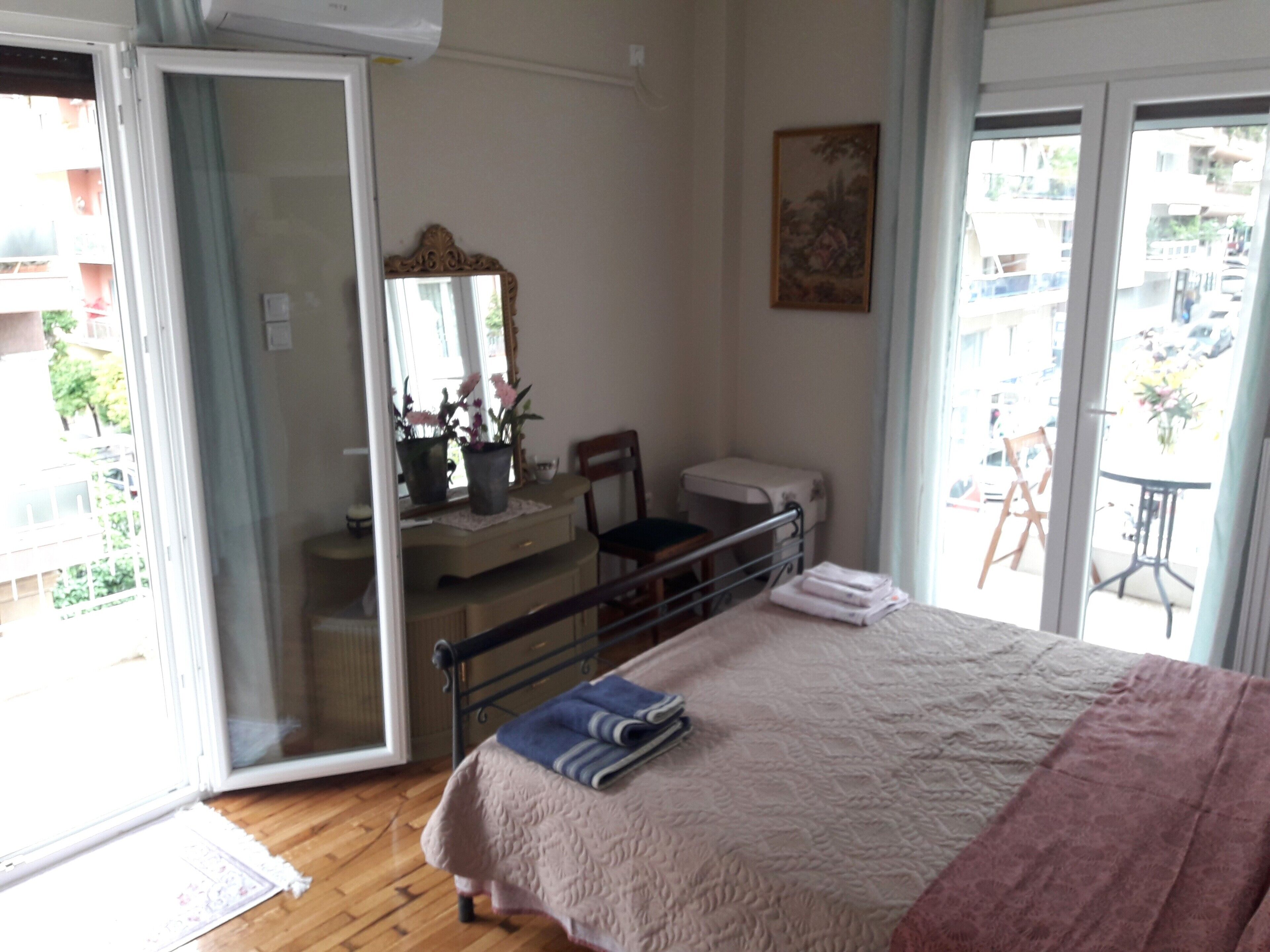 2 bedrooms, desk, iron/ironing board, travel crib