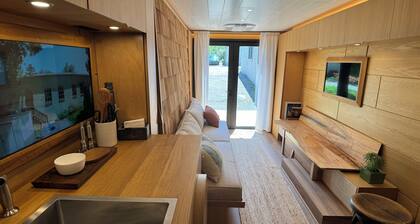 "City Hideaway: Off-Grid Luxe"