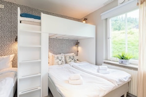 Deluxe Apartment, Mountain View | 2 bedrooms, soundproofing, free WiFi
