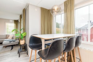 Deluxe Apartment, Mountain View | Private kitchen | Electric kettle, toaster