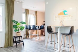 Deluxe Apartment, Mountain View | 2 bedrooms, soundproofing, free WiFi