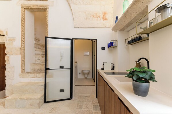 公寓 | 私人廚房 | 義式濃縮咖啡機、餐桌