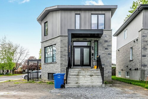 Family Home in Longueuil • 2 Bed • 1 Bathroom