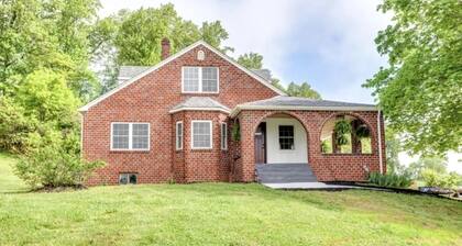 Entire Home -Tranquil Haven MTN Retreat, 3-bedroom, 2-bath, WIFI, AC in Tazewell
