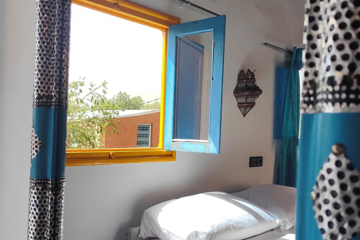 Habitación triple panorámica, para no fumadores, vista a la montaña | Sábanas de algodón egipcio y ropa de cama de alta calidad
