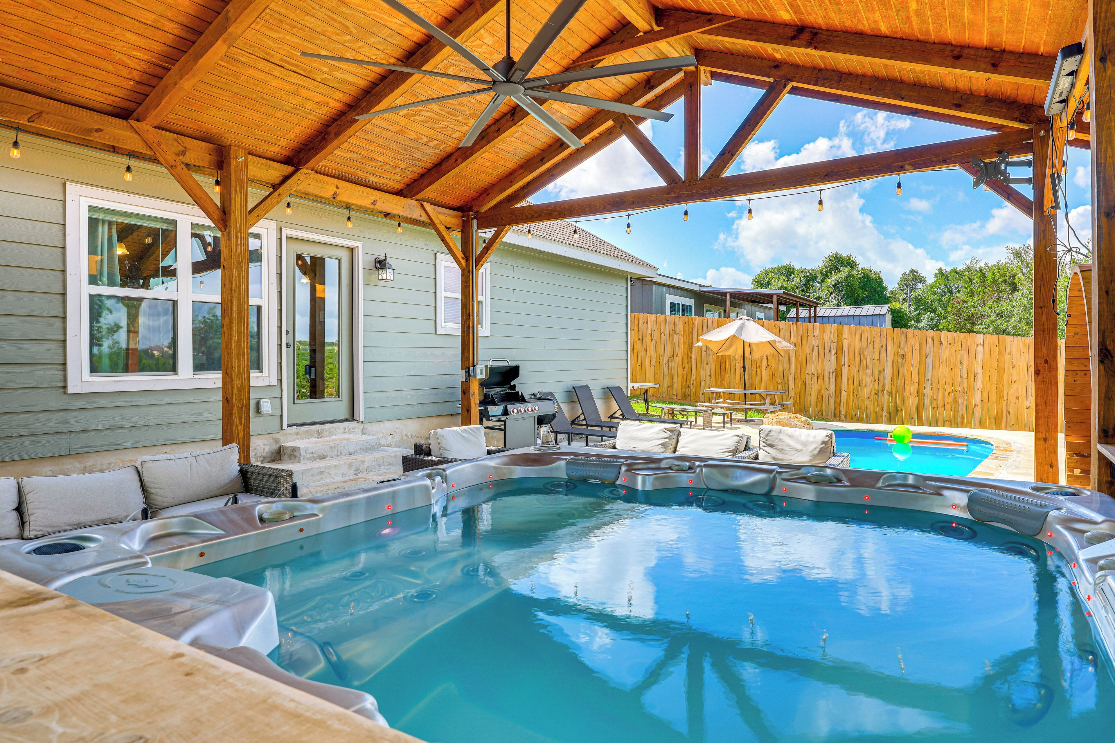 Canyon Lake Home w/ Private Pool, Hot Tub & Sauna!