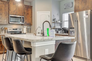 Fridge, microwave, oven, stovetop - Pool, Spa, Sauna & Arcade! Canyon Lake Home (Canyon Lake)
