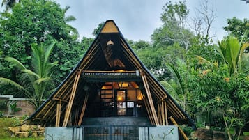 Deluxe Chalet, Lake View | 2 bilik tidur, bar mini, seterika/papan seterika, Wi-fi percuma