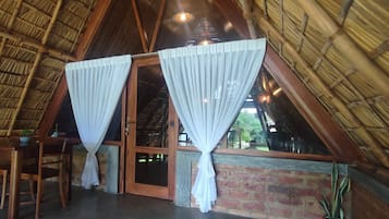 Deluxe Chalet, Lake View | Ruang tamu