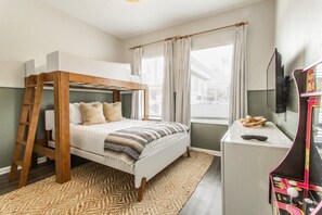 4 bedrooms, iron/ironing board, travel cot, free WiFi