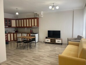 Living area - Çeşme'de Marinaya ve Alışveriş Merkezlerine Yakın 2 Oda 1 Salon Daire (İzmir)