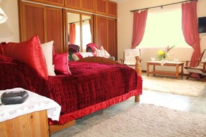 4 bedrooms, in-room safe, iron/ironing board, free WiFi
