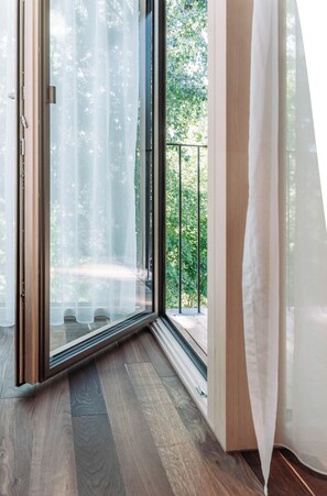 In-room safe, laptop workspace, soundproofing, free WiFi - Blackhome City South Innsbruck (Innsbruck)