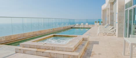 Panorama appartement | Zwembad | Een buitenzwembad