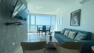 Panorama appartement | Woonruimte | Een flatscreentelevisie