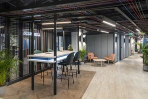 Coin salon dans le hall