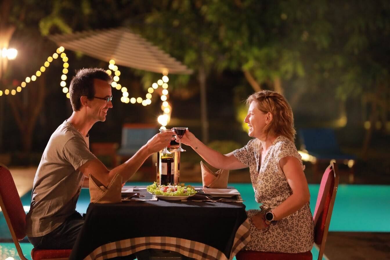 Fachada de la propiedad por la tarde o noche