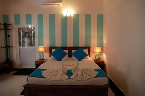 In-room safe, desk, soundproofing, iron/ironing board - The Nilambara Lake View (Dambulla)