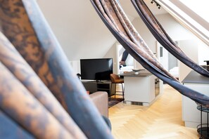 Familjepenthouse | Skrivbord, arbetsyta för laptop, gratis wi-fi och sängkläder