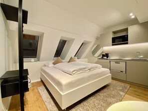 Escriptori, espai de treball apte per a portàtils i wifi gratuïta 