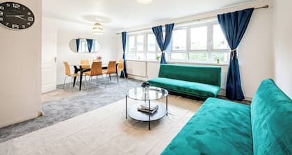 Nice 2-bed flat near earls court