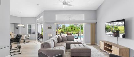 Fernseher, Bücher, Stereoanlage