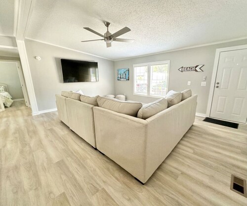 Pet-Friendly 3-Bedroom w/Golf Cart, Emerald Isle