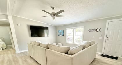 Pet-Friendly 3-Bedroom w/Golf Cart, Emerald Isle