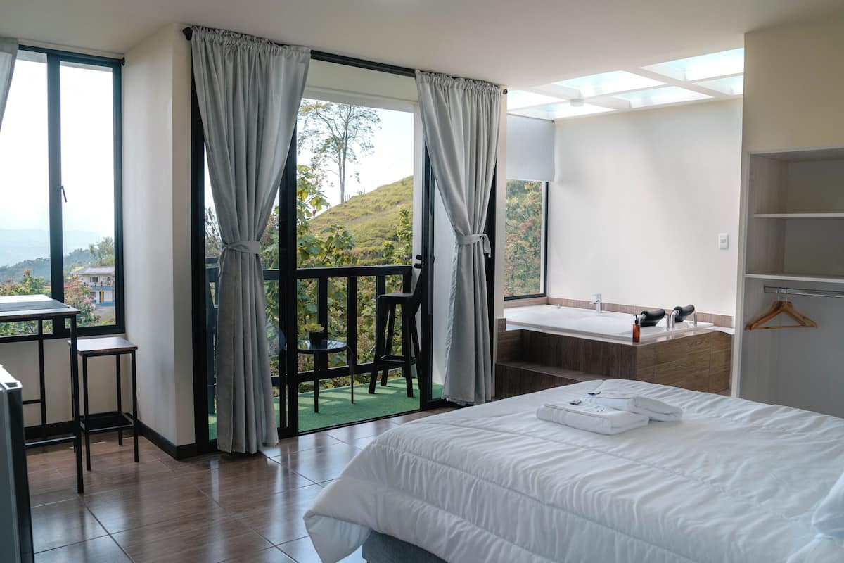 Luxury Suite, Mountain View
