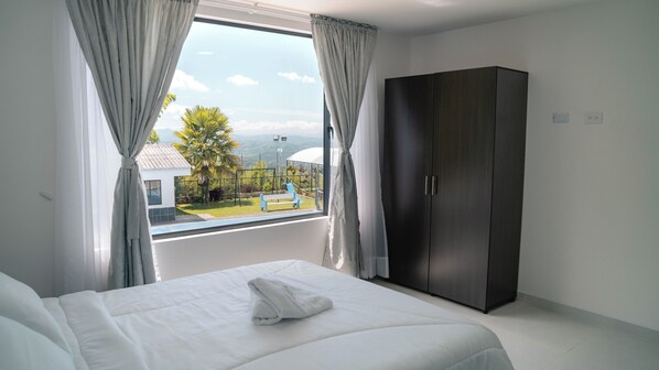 Chambre Classique, vue piscine