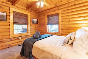 4 chambres, bureau, fer et planche à repasser, lit parapluie