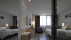A hotel room with two beds, a desk, a chair, a TV, and a window with curtains. - Xinmi International Hotel (Shanghai Pudong International Airport Park Resort) (Shanghai)