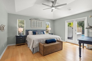 4 bedrooms, desk, iron/ironing board, travel cot