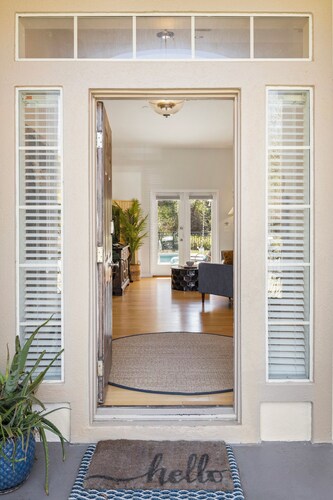 Heated Pool-Hot Tub-Pet Friendly-Steps to Beach