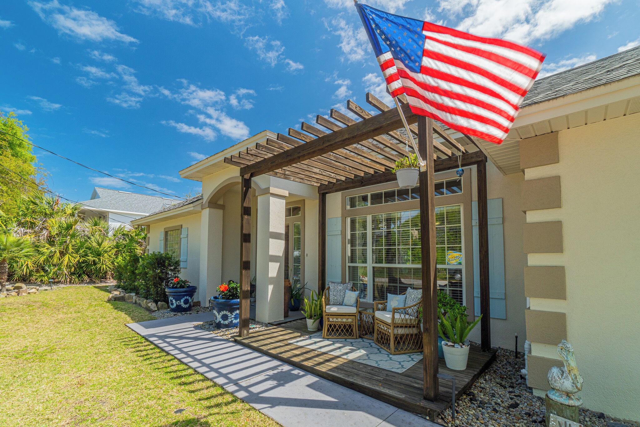 Heated Pool-New Hot Tub- Sauna-Pet Friendly-Steps to Beach