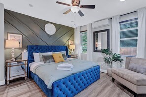 3 bedrooms, iron/ironing board, WiFi, bed sheets - Charming 3-bedroom townhome w/ free parking in Washington/ Oasis outdoor fam-fri (Washington)