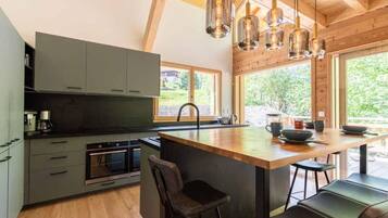 Fridge, oven, coffee/tea maker, toaster