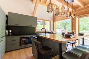 Réfrigérateur, four, cafetiÚre/bouilloire, grille-pain