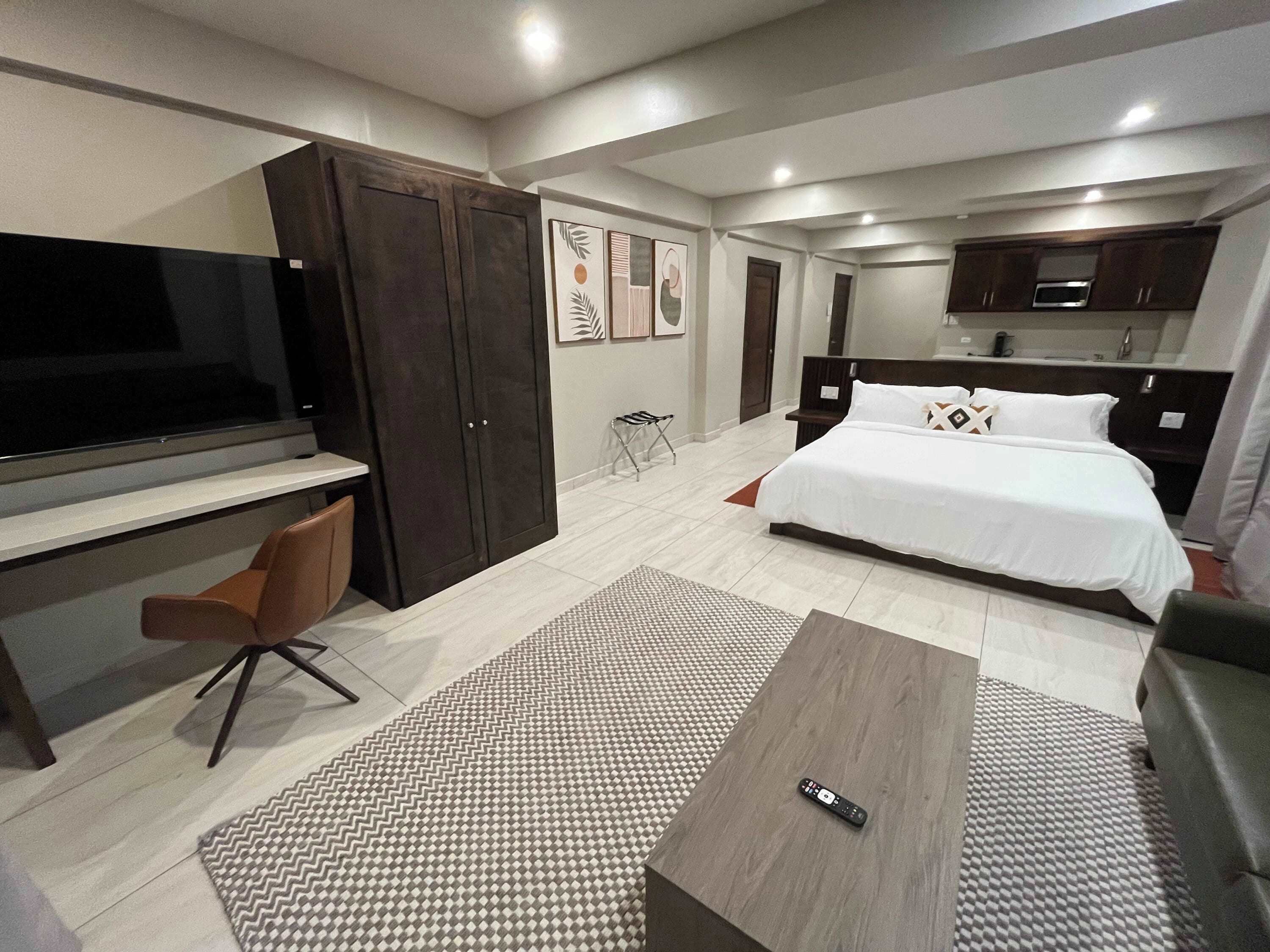 2 bedrooms, desk, iron/ironing board, travel cot