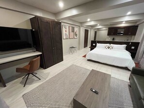 2 Schlafzimmer, Schreibtisch, Bügeleisen/Bügelbrett, Reisekinderbett