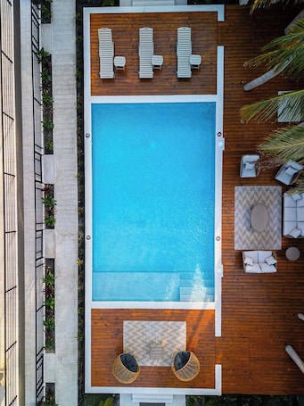 Pool. The Palms - King Suite