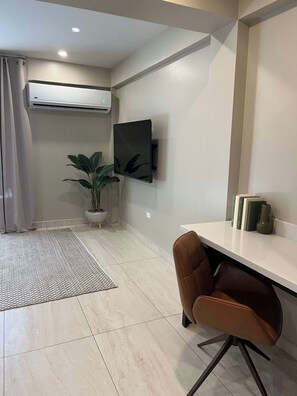 Interior - The Palms - Double Queen Suite (Belize City)