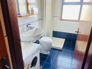 Apartment, 1 Bedroom, Balcony, City View | Bathroom