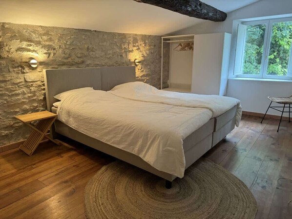 4 bedrooms, iron/ironing board, WiFi - Le Moulin, with park, swimming pool, in the heart of the village (Villegly)