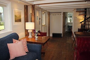 Smart TV - Bessie May Cottage (BROCKENHURST)