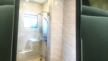 Shower dan handuk