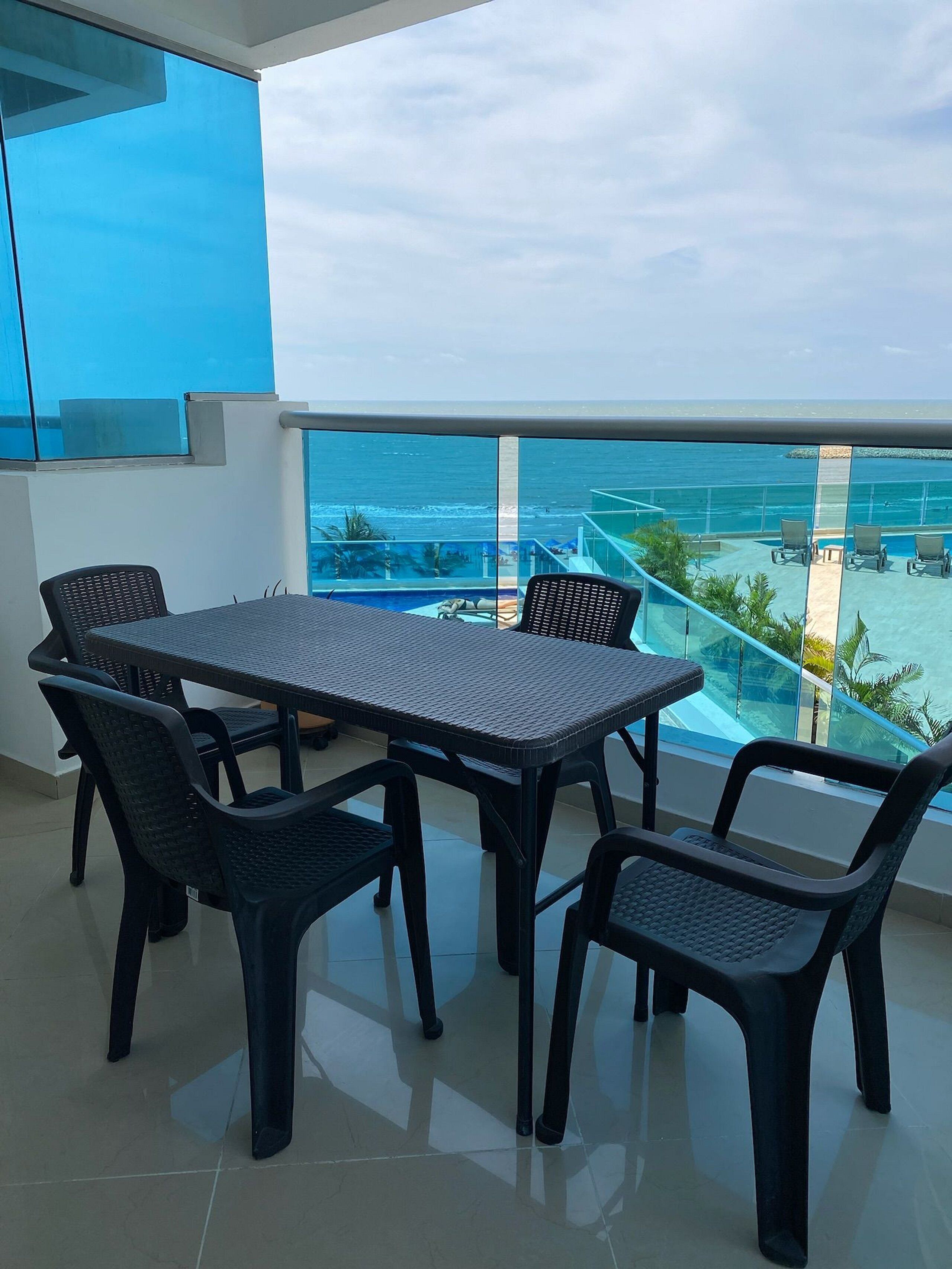 Apartment | Outdoor dining