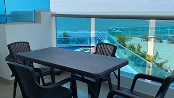 Apartment | Outdoor dining