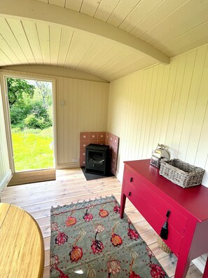 Interior - Fallow Coombe Glamping, Hidden escape in the South  Downs National Park (Liss)