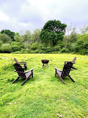 Property grounds - Fallow Coombe Glamping, Hidden escape in the South  Downs National Park (Liss)